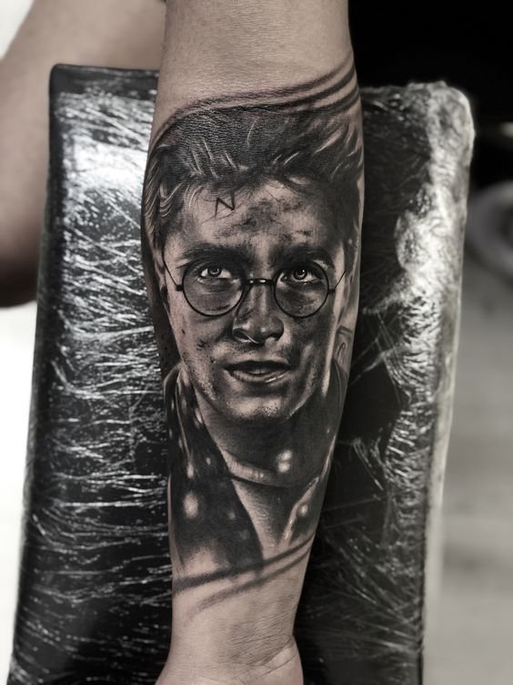 Тату в стиле Гарри Поттера: Варианты эскизов и их значение - VeAn Tattoo