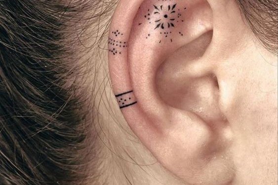 Tattoo en la oreja