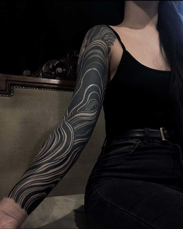 Сколько времени нужно, чтобы сделать черную татуировку в Краснодаре?