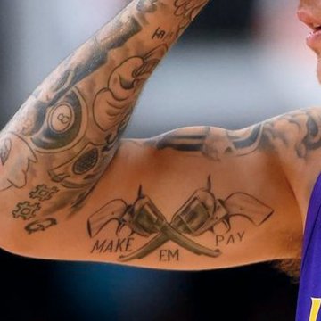«Безумные фанаты»: 5 смешных фотографий татуировок со знаменитостями