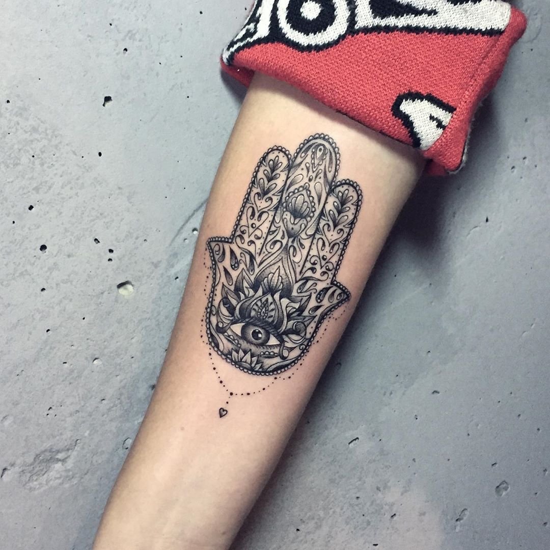 Hamsa tattoo: изображения без лицензионных платежей