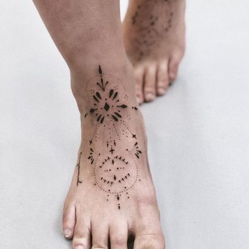 Тату на стопе для девушек - красивые женские татуировки на ноге