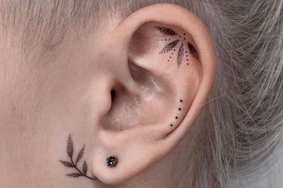Татуировка за ухом: самые модные и интересные идеи для вдохновения