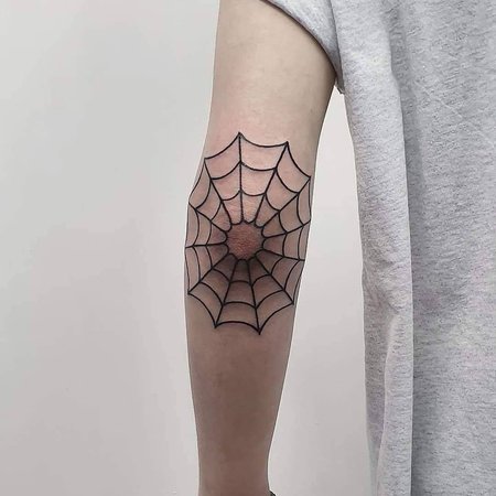 Что означает татуировка паутина на локте у мужчин и девушек?