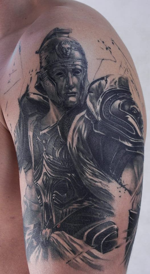 Татуировки гладиатора на плече