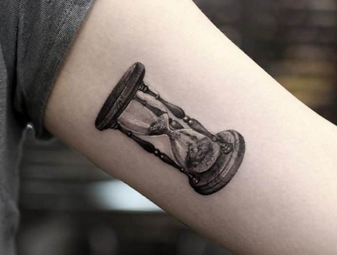 Значение татуировки часы на руке