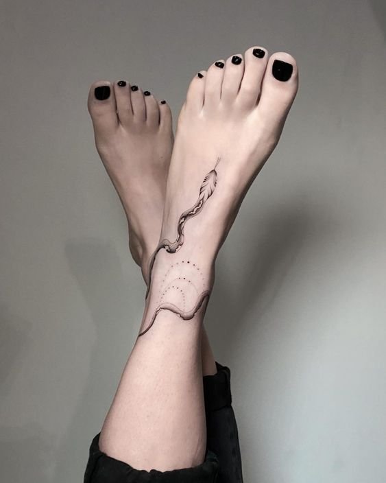 Татуировки надписи на ноге для девушек (79 фото)