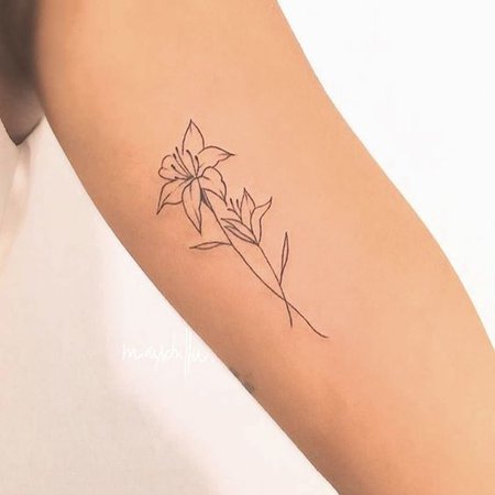 Эскизы тату лилии и значение татуировки.