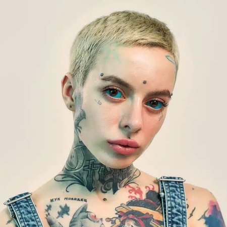 Новая опасная мода: татуировки на глазных яблоках