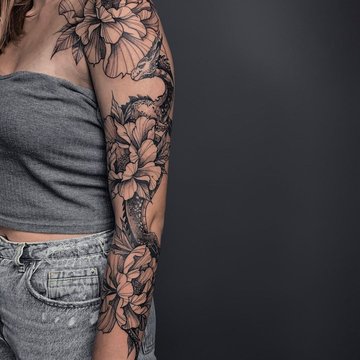 Тату для девушек - более идей для красивой татуиорвки в каталоге Classic Tattoo