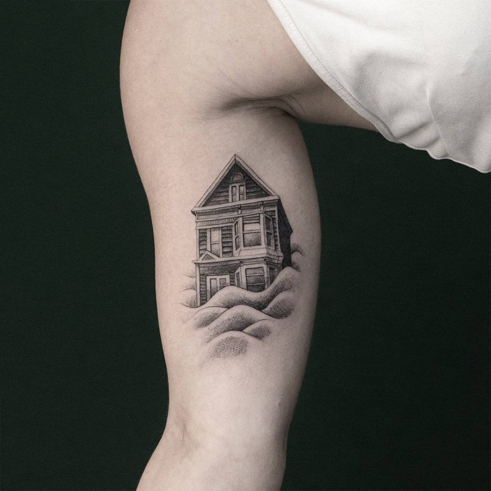 Home tattoo. Тату дом. Татуировка домик. Мини тату домик. Тату домик Минимализм.