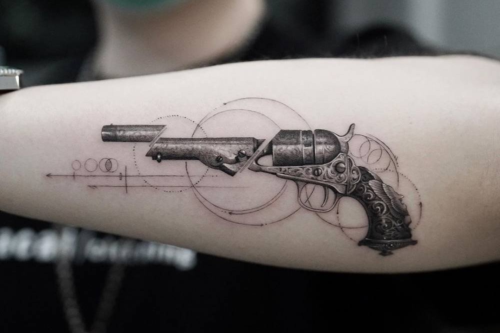 Значение тату оружие