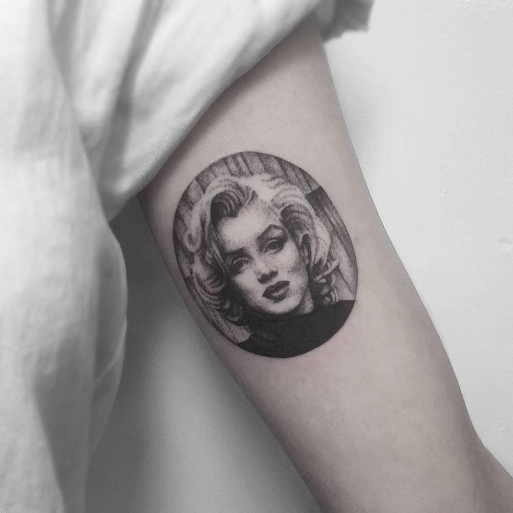 Татуировки Мэрилин Монро: коллекция дизайнов культовой актрисы