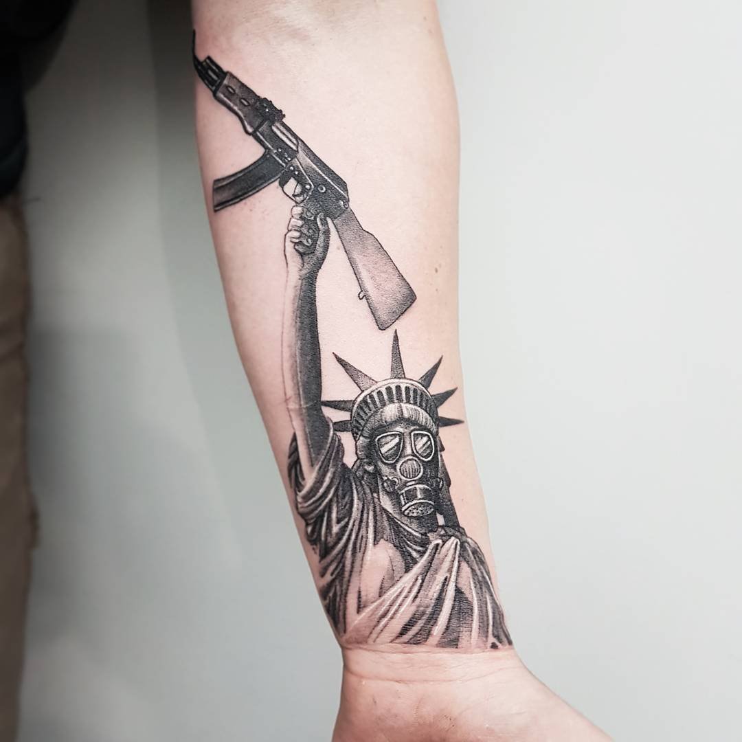 Татуировки в виде статуй