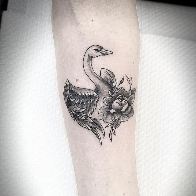 Значение татуировок с лебедями (50+ фото)