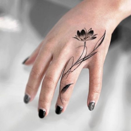 Татуировки для девушек на пальцах рук (78 фото)