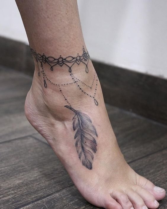 Женские татуировки на стопе