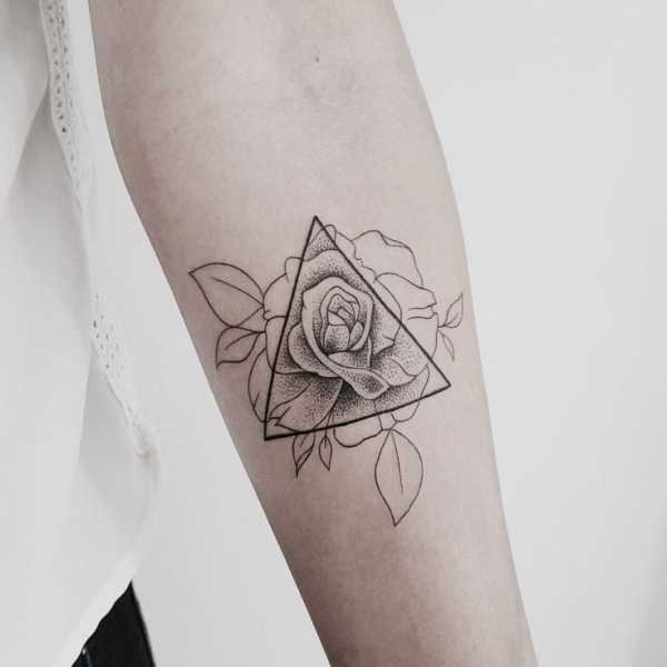 Что означает татуировка треугольник?